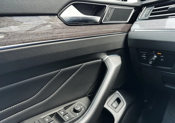 Volkswagen Passat cena 119900 przebieg: 67940, rok produkcji 2019 z Chełmno małe 277